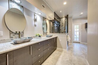 1030 Crossroads Dr in Houston, TX - Building Photo - Building Photo