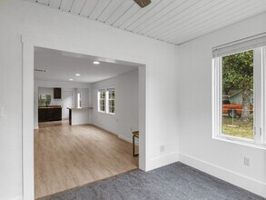 1572 Cedar St in Niceville, FL - Foto de edificio - Building Photo