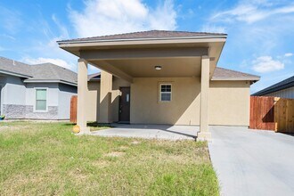 1020 Tesoro Pass in Del Rio, TX - Building Photo - Building Photo