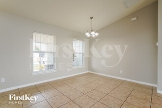 3229 NW 1st Ave in Cape Coral, FL - Foto de edificio - Building Photo