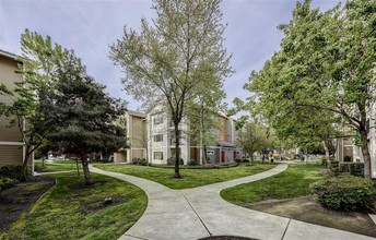 Sierra Oaks in Turlock, CA - Foto de edificio - Building Photo