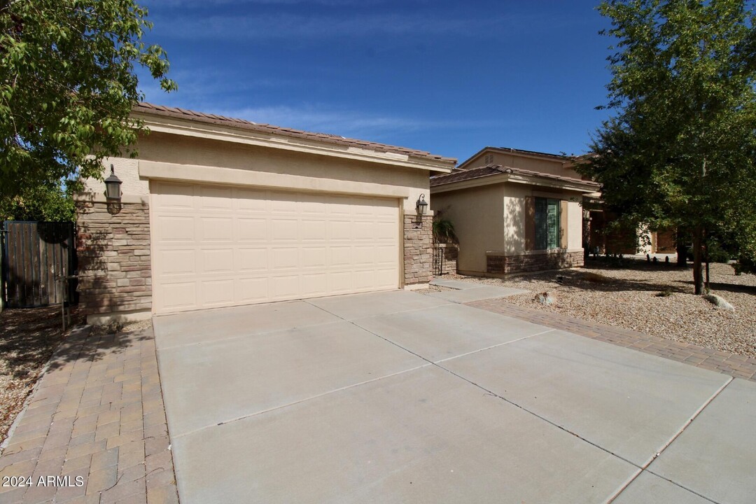 2550 E San Rafael Trail in Casa Grande, AZ - Building Photo