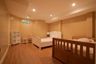 462 Heath St in Chestnut Hill, MA - Foto de edificio - Building Photo