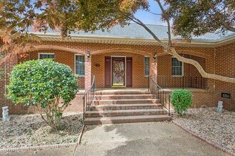 5974 Ladysmeade Ln in Gloucester, VA - Building Photo - Building Photo