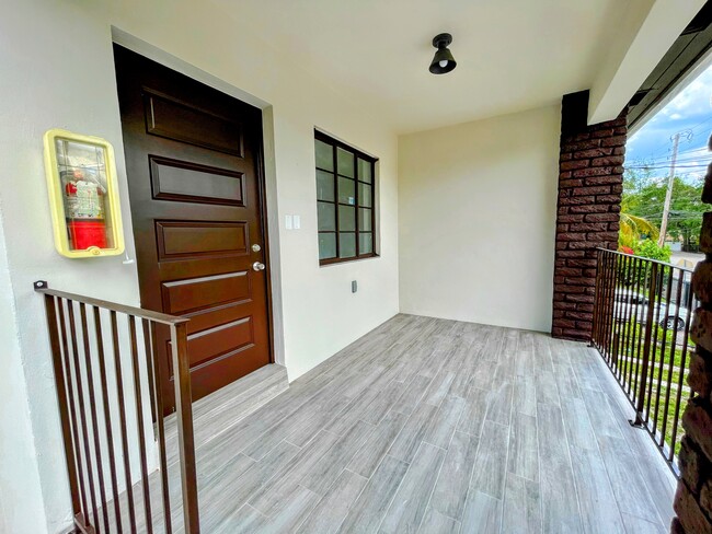 455 NE 62nd St, Unit 1 in Miami, FL - Foto de edificio - Building Photo