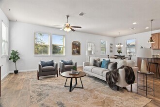 208 Callahan Ln in Leander, TX - Foto de edificio - Building Photo