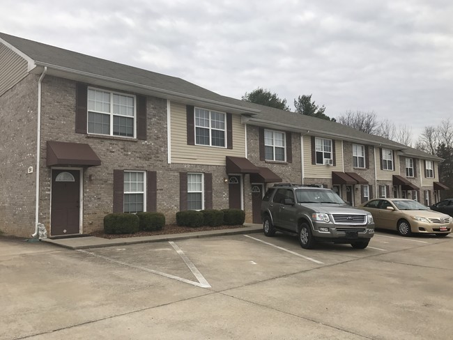 Raleigh Court Apartments in Clarksville, TN - Building Photo - Building Photo