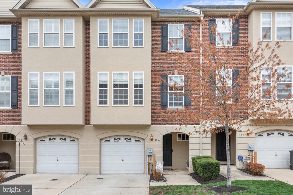 1603 Colleen Ct in Norristown, PA - Building Photo