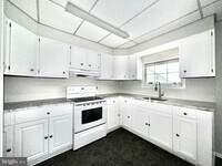 77 Thompson St photo'