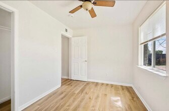 3210 Northeast Dr, Unit A in Austin, TX - Building Photo - Building Photo