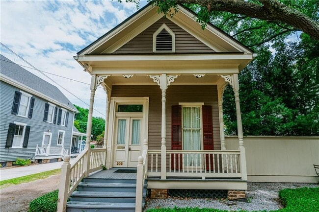 property at 209 S Cedar St