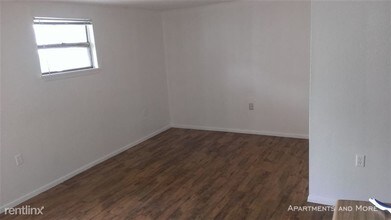 1706 N Interstate 35-Unit -Efficiency in San Marcos, TX - Building Photo - Building Photo