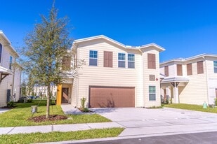The Residences at Lake Saunders in Mount Dora, FL - Building Photo