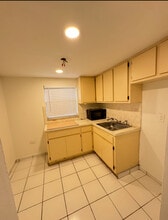 17320 NW 47th Ave in Miami Gardens, FL - Foto de edificio - Building Photo