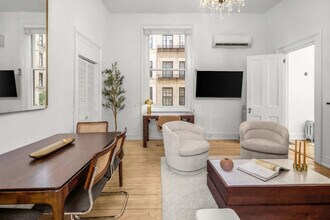 3 E 9th St in New York, NY - Building Photo - Building Photo