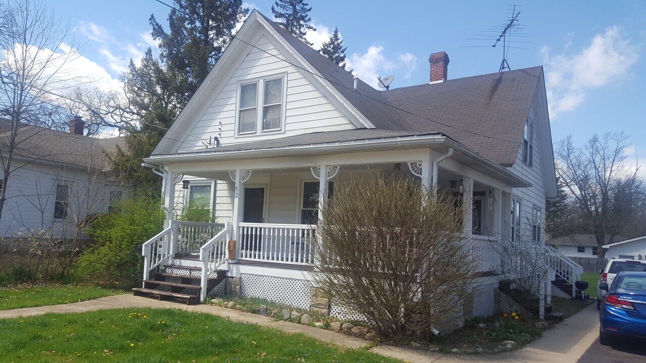 62 Pine St in Grayslake, IL - Building Photo