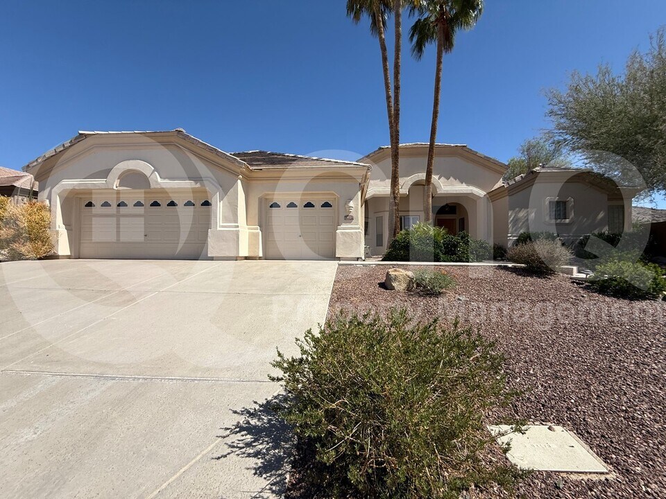 902 E Desert Flower Ln in Phoenix, AZ - Building Photo