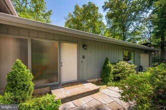 3011 Sevor Ln in Alexandria, VA - Building Photo - Building Photo