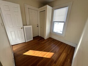 543 Broadway, Unit 2T in Somerville, MA - Foto de edificio - Building Photo