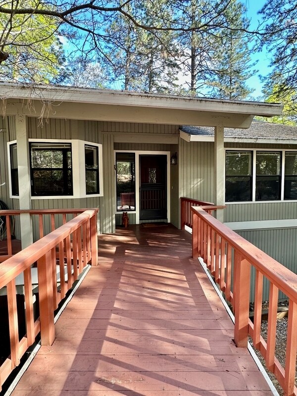 15593 Carrie Dr in Grass Valley, CA - Building Photo - Building Photo