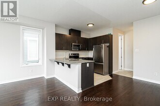 1168 Chapman Mills Dr in Ottawa, ON - Building Photo - Building Photo