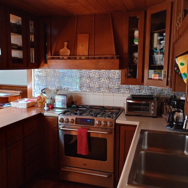 property at 10 Hilliard St