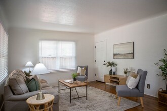 341 W 1st Ave in Chico, CA - Building Photo - Building Photo