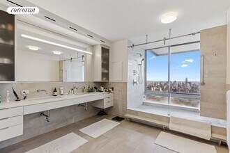 101 W 67th St in New York, NY - Building Photo - Building Photo