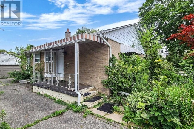 property at 12 Briarfield Dr