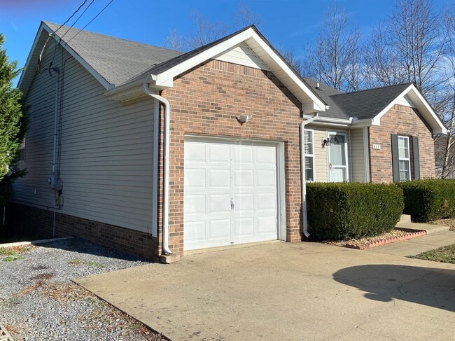 417 McMurry Rd in Clarksville, TN - Building Photo - Building Photo