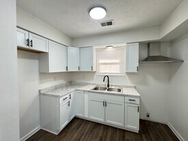 2079 Laverne Ct in Lexington, KY - Building Photo