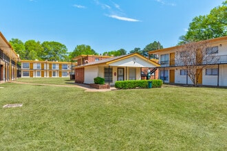 Cherry Creek Apartments- 1 month FREE! in Memphis, TN - Building Photo - Building Photo