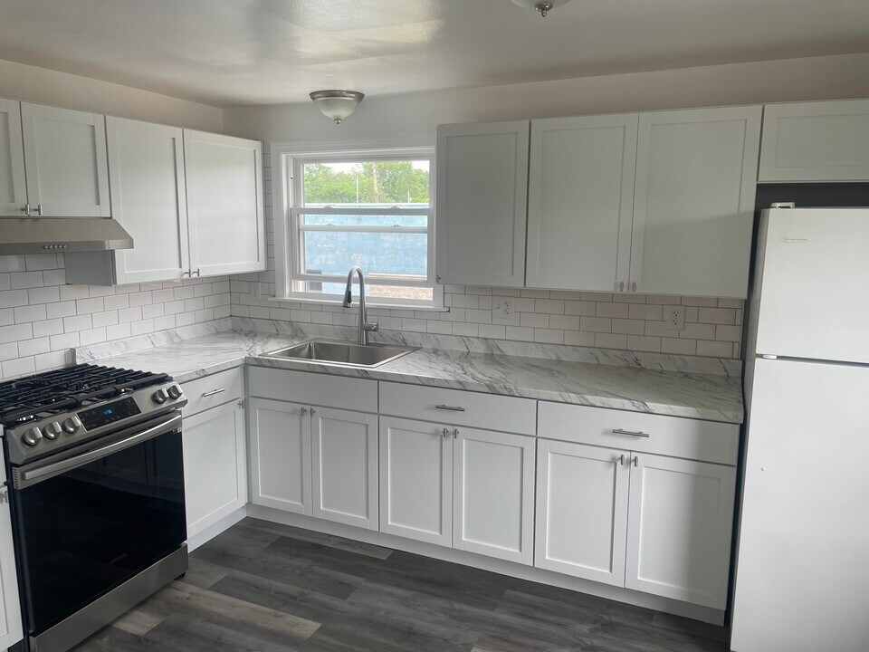 826 Englewood Ave, Unit #3 in Town Of Tonawanda, NY - Foto de edificio
