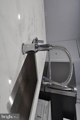 8613 Beekman Pl in Alexandria, VA - Building Photo