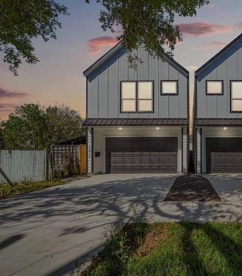 property at 7812 Colonial Ln