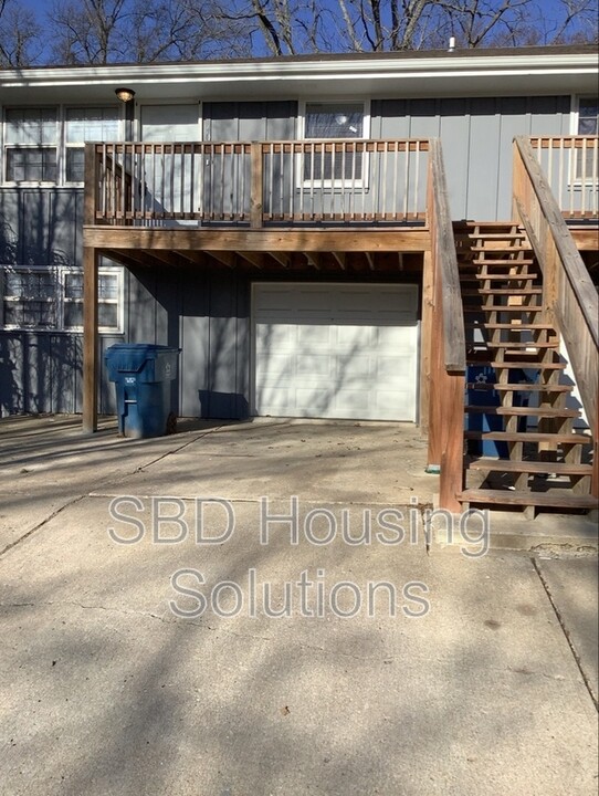 405 S Forest Ave in Sugar Creek, MO - Building Photo