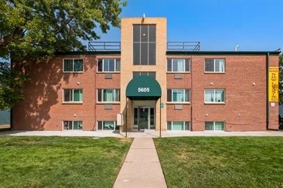 5605 W Warren Ave in Denver, CO - Foto de edificio