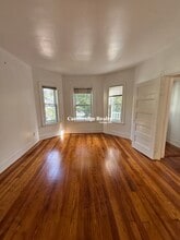 42 Holyoke Rd, Unit 2 in Somerville, MA - Foto de edificio - Building Photo