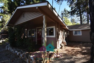 10391 Carey Dr in Grass Valley, CA - Foto de edificio - Building Photo