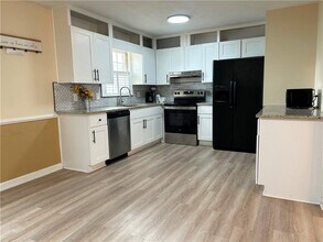 1005 Eastview Rd NE in Conyers, GA - Building Photo - Building Photo