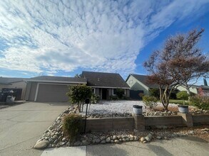 7901 Saybrook Dr in Citrus Heights, CA - Building Photo - Building Photo