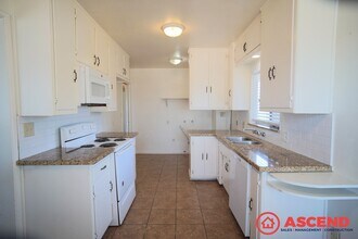 1017 Paloma St-Unit -1017 Paloma in Bakersfield, CA - Building Photo - Building Photo