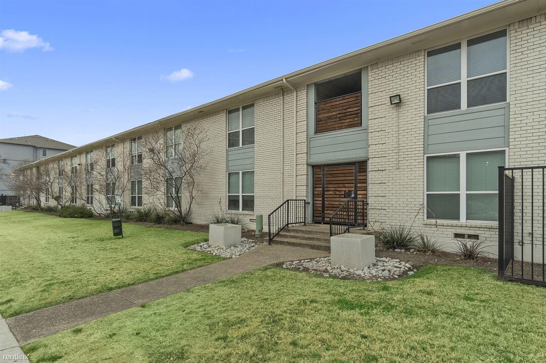 Crestview Flats in Dallas, TX - Building Photo