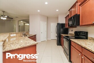 4516 Manica Dr in Tavares, FL - Foto de edificio - Building Photo