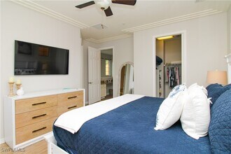 9025 Alturas St in Naples, FL - Foto de edificio - Building Photo