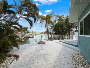 200 176th Terrace E in Redington Shores, FL - Foto de edificio - Building Photo