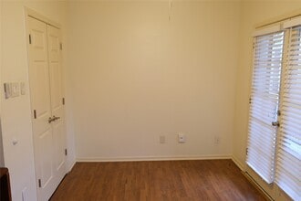 2001 Bering Dr in Houston, TX - Building Photo - Building Photo