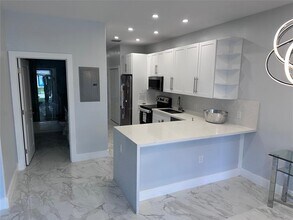 2884 SW 17th St in Fort Lauderdale, FL - Building Photo - Building Photo