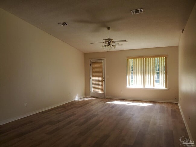 2490 Vale Dr in Navarre, FL - Building Photo - Building Photo