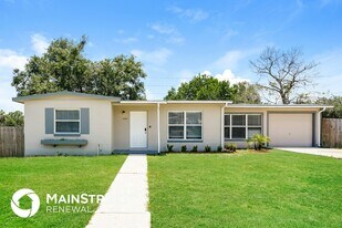 2225 W Dana Dr in Deltona, FL - Building Photo